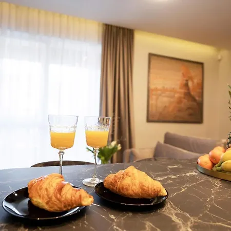Apartment In & Park House