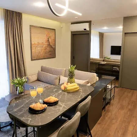 Apartment In & Park House